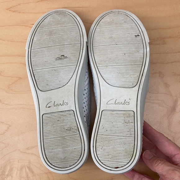 CLARKS Glove Puppet Loafer - Picture 10 of 10